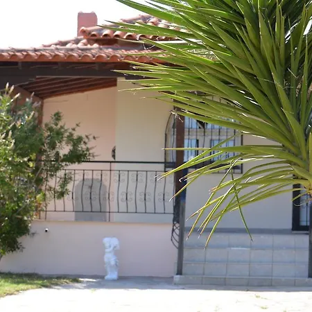 Villa Paramithi Ormília