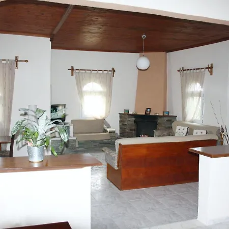 Villa Paramithi Ormília