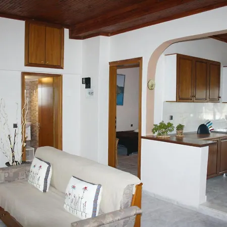 Villa Paramithi Ormília